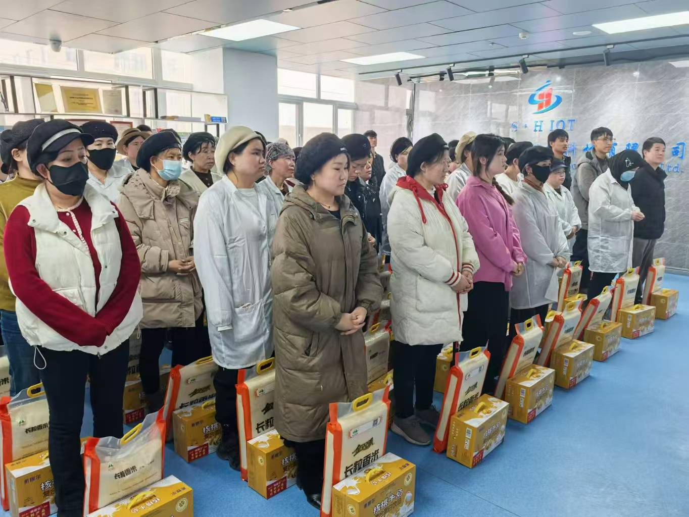 九游会在线集团宁夏分公司RFID智能卡工厂开斋送暖 共筑和谐企业家园